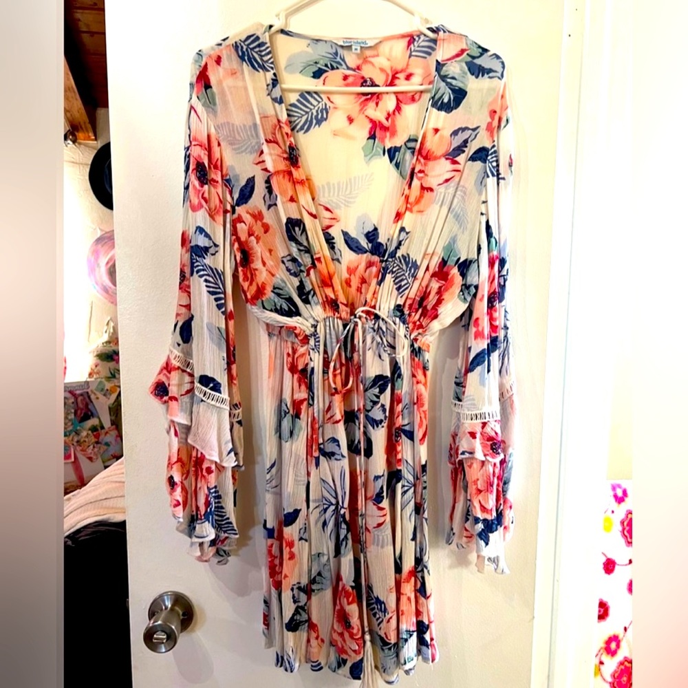 Beachy cover-up! Floral Pinks and Blues. Belted Low Cut Front.